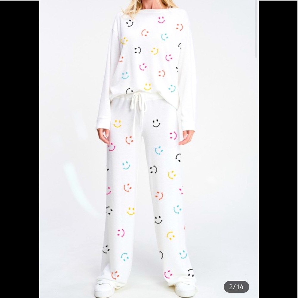 Smiley Faces Printed Lounge Top - Picture 2 of 3